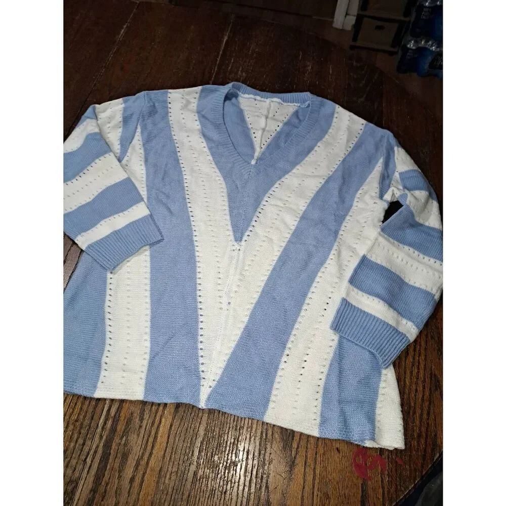 New Large Long Sleeve Pullover Blue White Knit VNeck Sweater Top Shirt NWOT